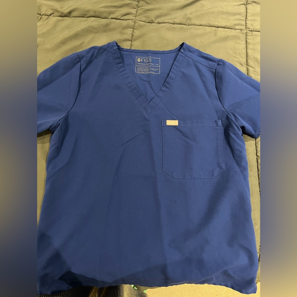 Figs blue top size M
